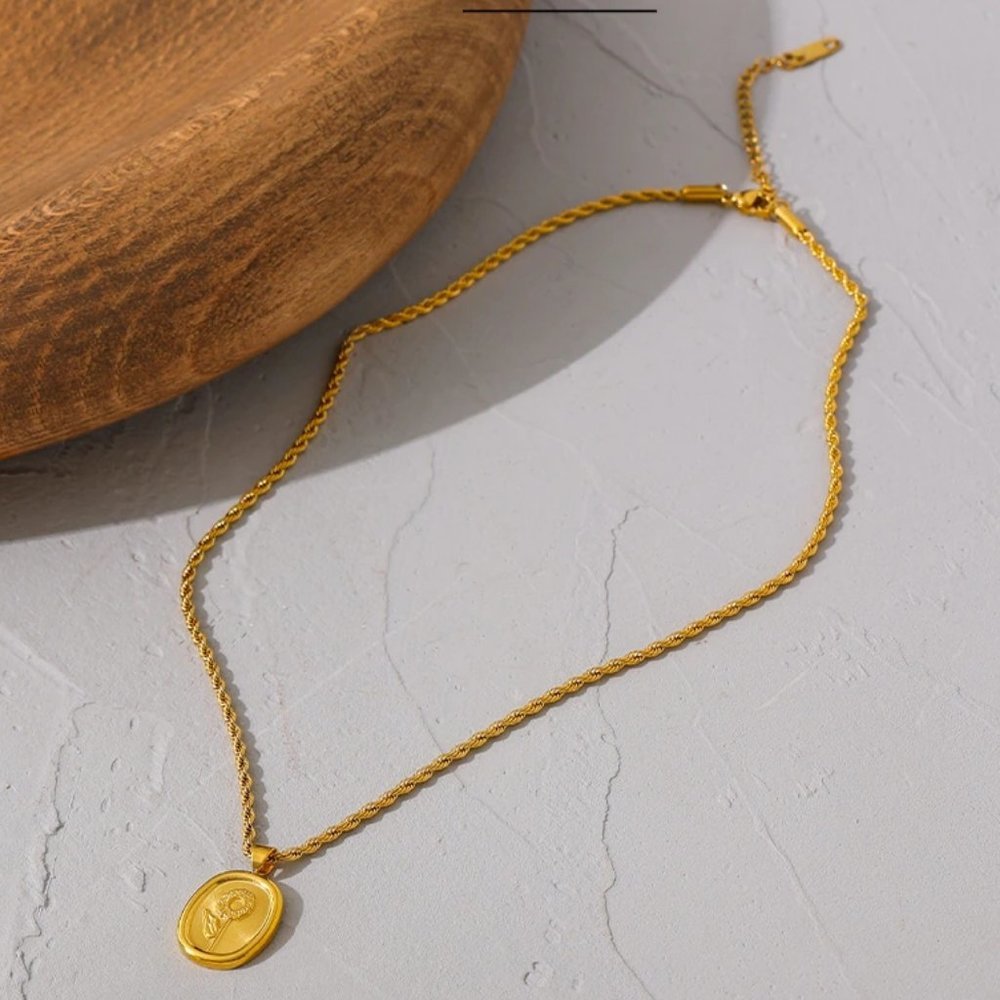 New 18K Gold Plated Oval Sunflower Pendant Necklace - Picture 4 of 7